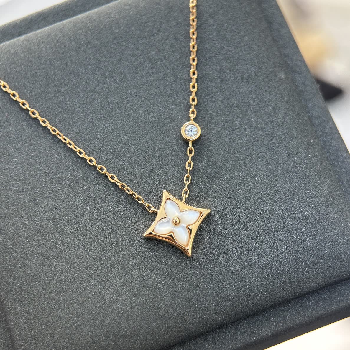Louis Vuitton Gold Star Necklace with Diamond and Pearl